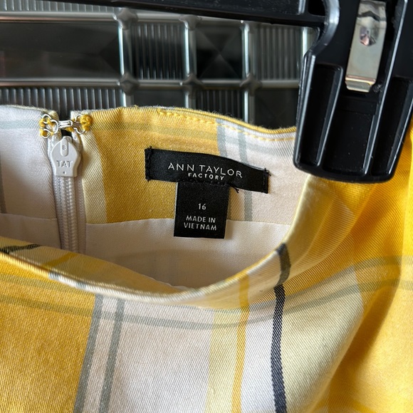 BUNDLE 3 Ann Taylor Skirts Pencil Skirt and Button Down. All in excellent shape! - Picture 3 of 8